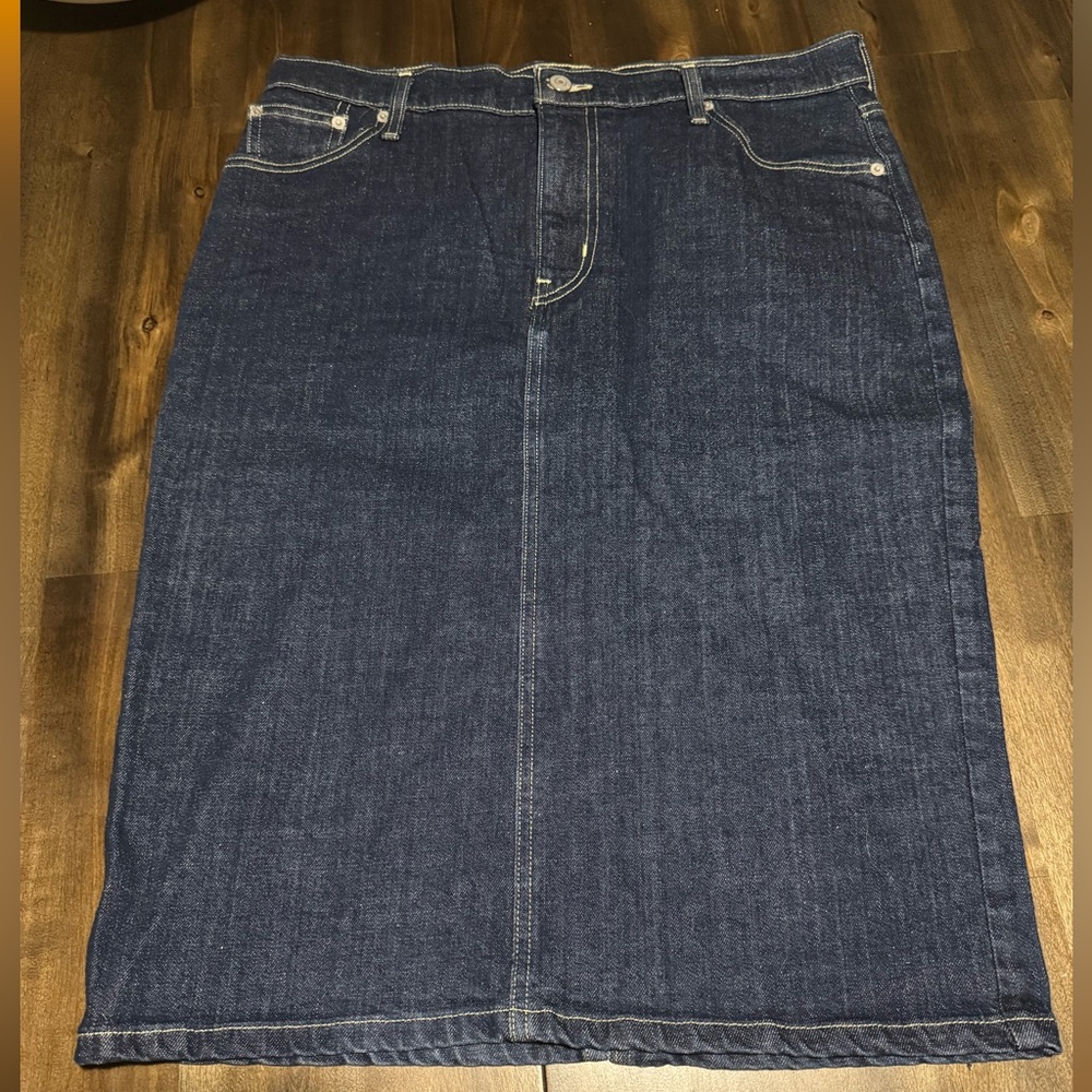 Levi’s Dark Wash Classic Blue Jean Pencil Skirt